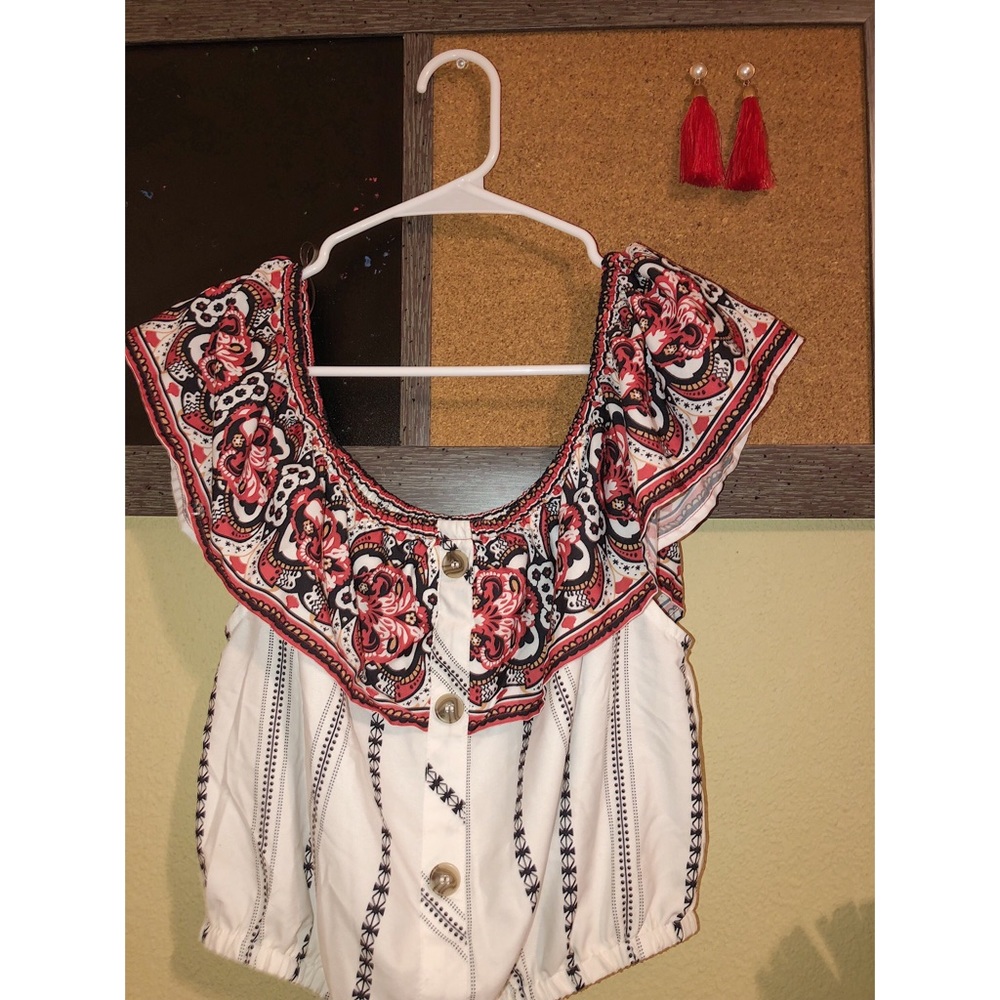 Off the shoulder blouse💗